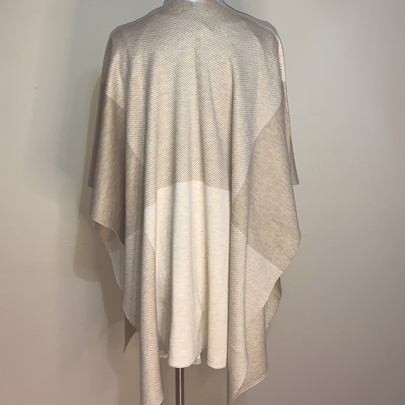 La Fiorentina Wrap One Size in Oatmeal/Beige color - Picture 4 of 9